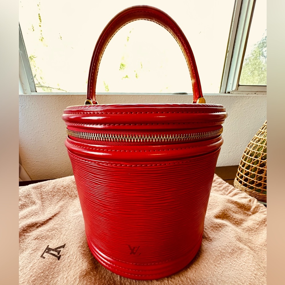 Vintage red unworn Cannes Louis Vuitton epi leather handbag / vanity